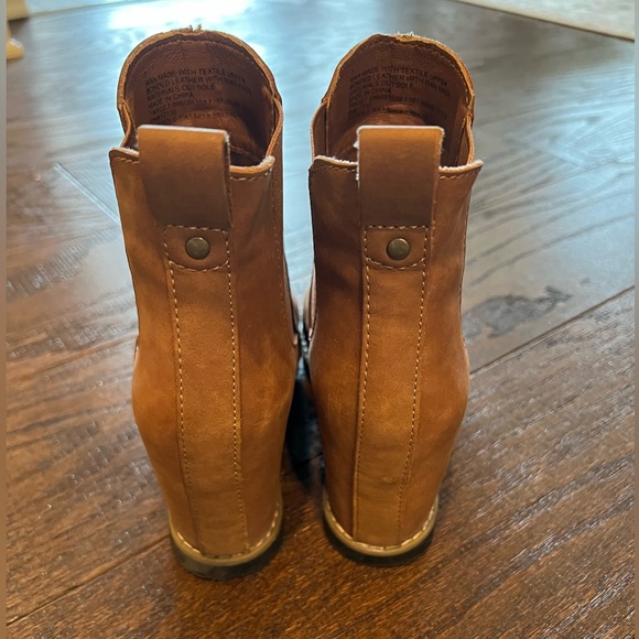 COPY - Target Universal Thread Women’s wedge boots size 7 cognac color - Picture 4 of 4